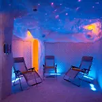 מלון Stroebinger Hof - Therme Wellness באד אנדורף