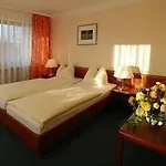 מלון Stroebinger Hof - Therme Wellness 4*