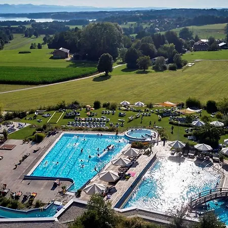 Stroebinger Hof - Therme Wellness מלון