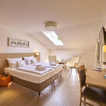 Stroebinger Hof - Therme Wellness 바트엔도르프