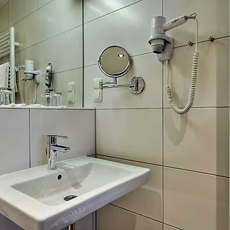 Szálloda Stroebinger Hof - Therme Wellness Bad Endorf