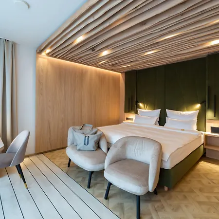 מלון Stroebinger Hof - Therme Wellness 4*